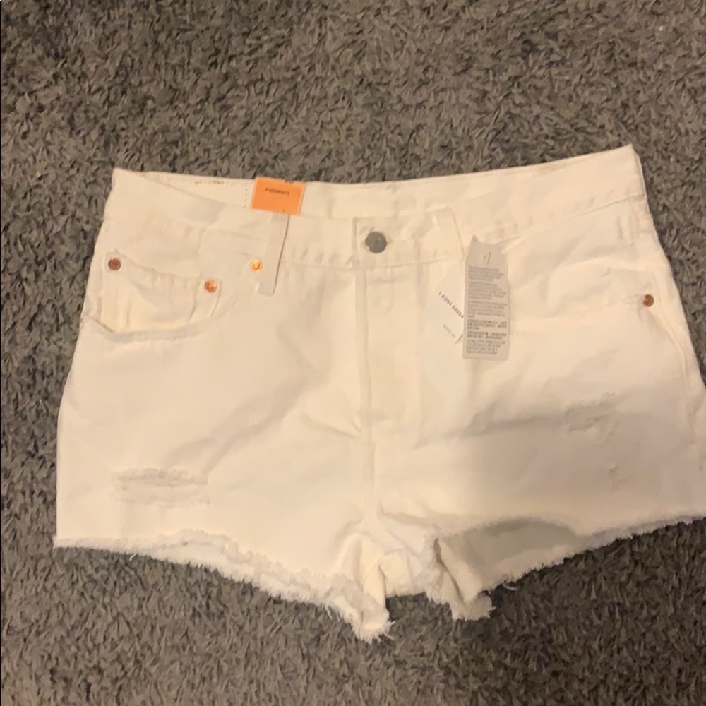 NWT Levi’s 501 white jean shorts size 30